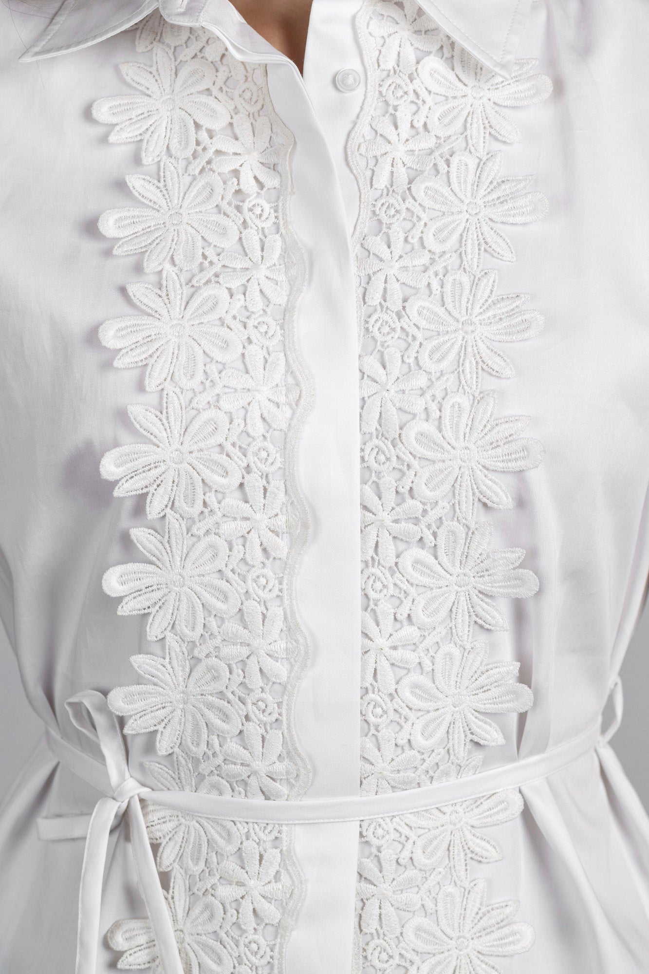 White Sleevless Lace Shirt